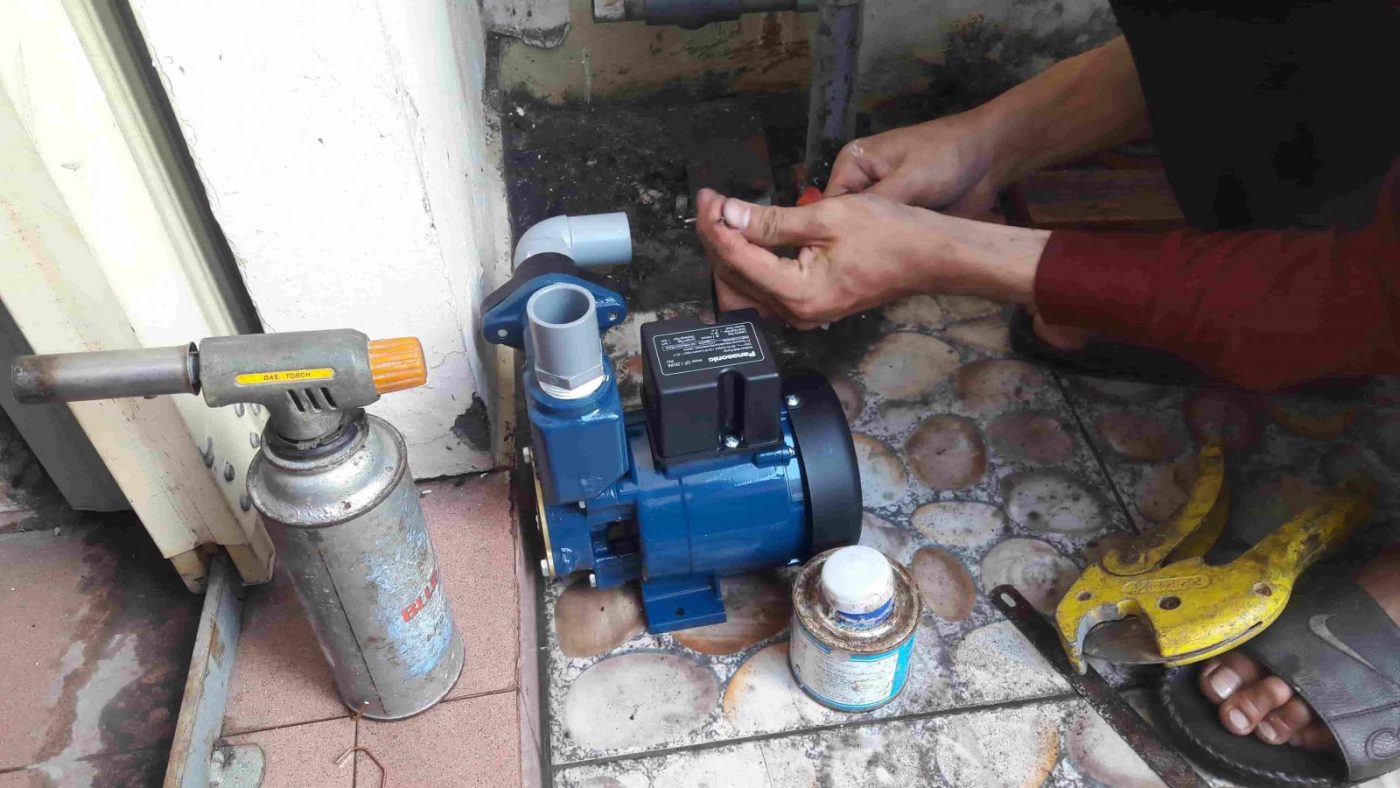 Sửa máy bơm bị chảy nước